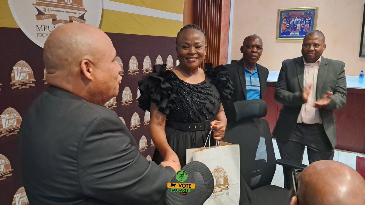 MkhontoweSizwex's tweet photo. Advocate Busisiwe Mkhwebane being sworn in today as a member of the Mpumalanga Legislature https://t.co/c6faPY7b5w