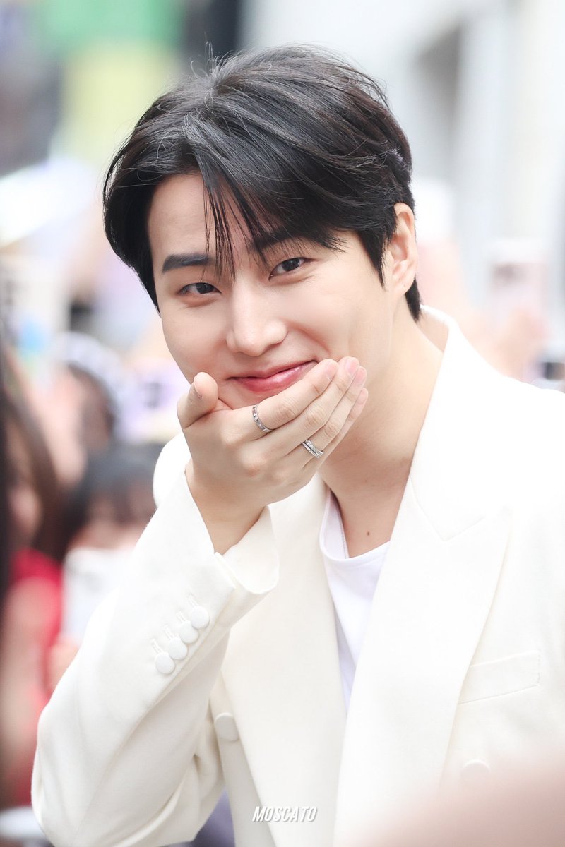 여름ଳ tweet media