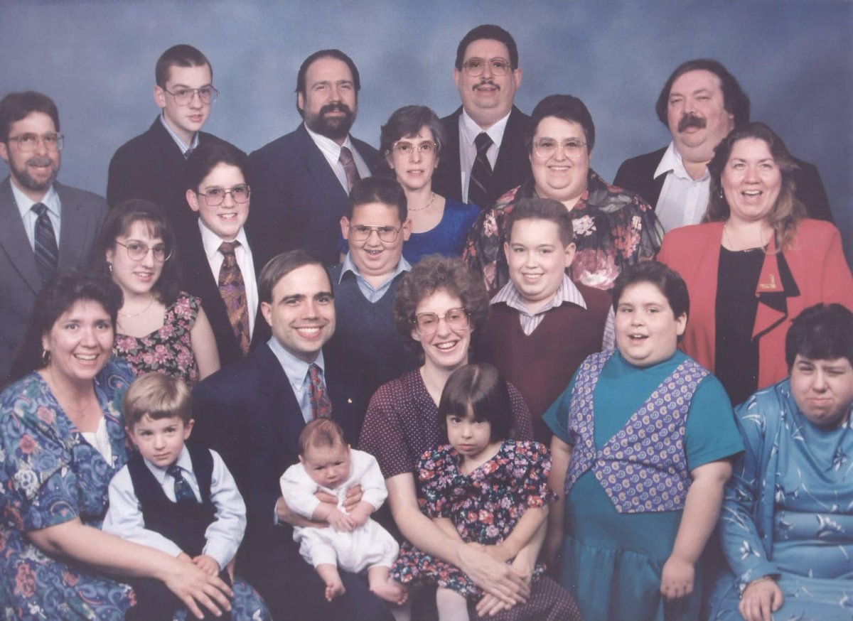 SchopferL's tweet image. Happy Siblings Day!  #siblings #siblinglove #nationalsiblingday