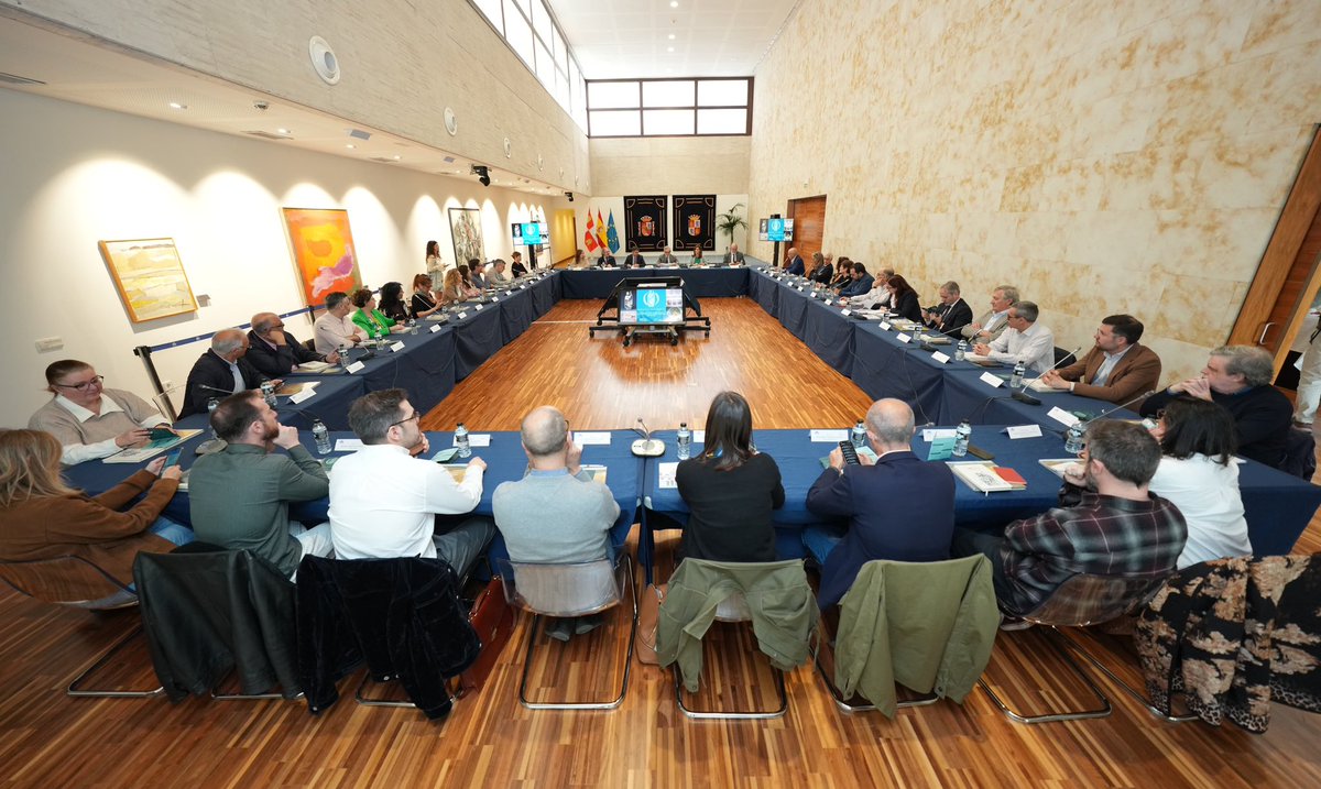 Cortes de Castilla y León tweet media