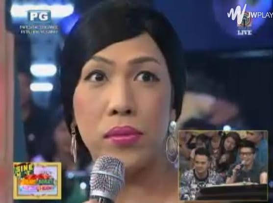 Guys tanda nyo pa ba to??? Yung bumisita sa showtime si mark at girlie tapos si jhong pinopormahan si girlie 😭😭😭 plsplspls i need the yt clip of it 😭😭😭