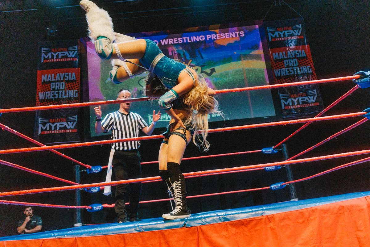 PoppyShay15064's tweet photo. New breed 4 🤭
#malaysiaprowrestling #prowrestling #WomensWrestling https://t.co/r9Nhk909il