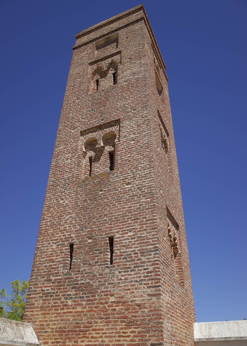 Jujonomi87's tweet photo. ¿Sabías que el alminar andalusí mejor conservado está en en el municipio de Bollullos de la Mitación (Sevilla)? Se trata de la torre de una antigua mezquita rural de origen almohade, hoy ermita de Cuatrovitas. https://t.co/dxRwYBj9Zt