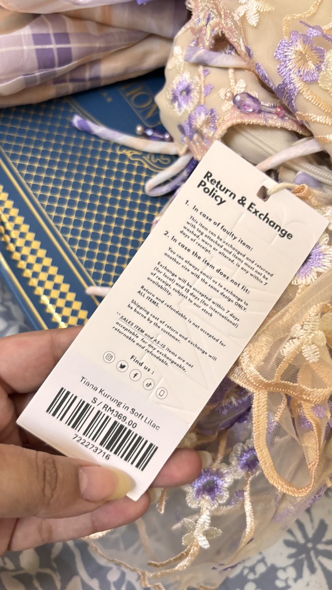 hyukcre's tweet photo. WTS 
got gifted this wanzar piece but sadly it doesn’t fit me
never worn, still brand new (S size) hoping it goes to someone who’ll actually wear it 🫶
RM290 incl postage can go around RM260 for fast deal https://t.co/hZLJNl59r6