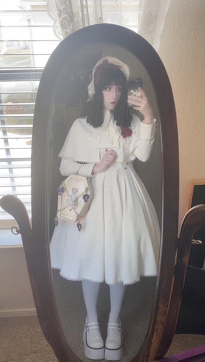 Alexvandrya's tweet image. Born with the duty of a rose 🥀 #egltwt