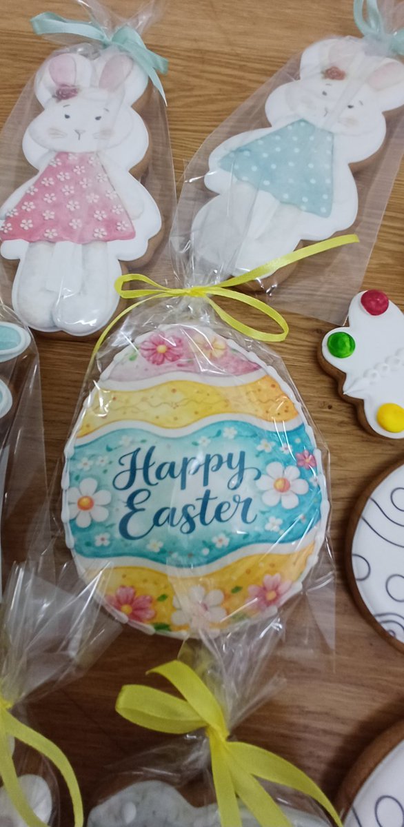 LarisaZilickaja's tweet photo. A lovely visit to Payava Payava , a wonderful Ukrainian bakery🇺🇦✨
I had the chance to try truly delicious Easter cakes – beautifully made and full of tradition 🐣🍰
It was also great to have a positive conversation about future plans and possible collaborations.
#LocalBusiness https://t.co/Ds95ZxPO1f