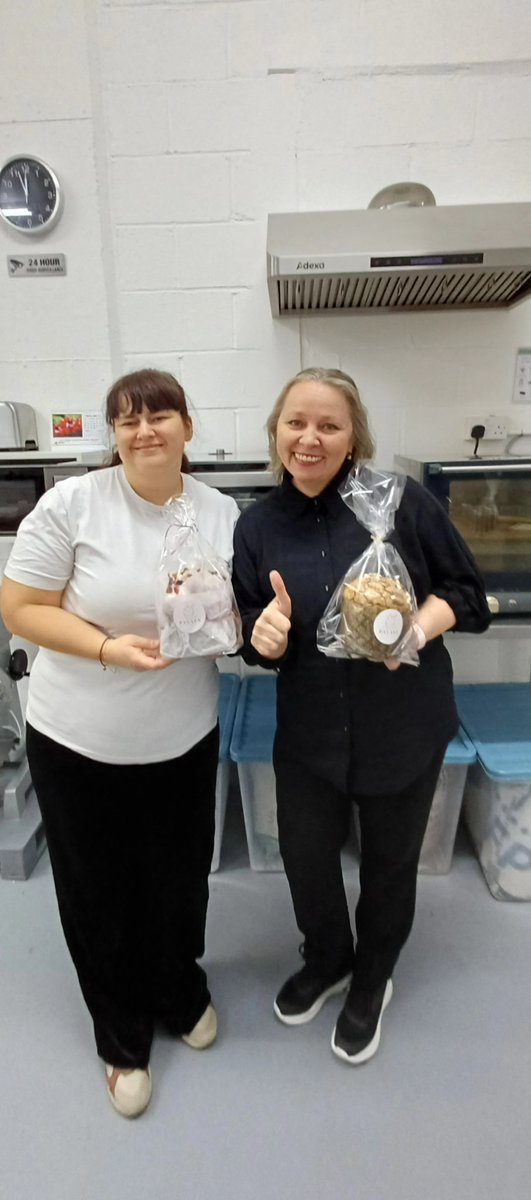 LarisaZilickaja's tweet photo. A lovely visit to Payava Payava , a wonderful Ukrainian bakery🇺🇦✨
I had the chance to try truly delicious Easter cakes – beautifully made and full of tradition 🐣🍰
It was also great to have a positive conversation about future plans and possible collaborations.
#LocalBusiness https://t.co/Ds95ZxPO1f