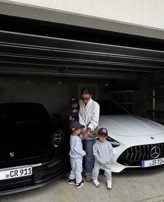 proxy ///AMG tweet media