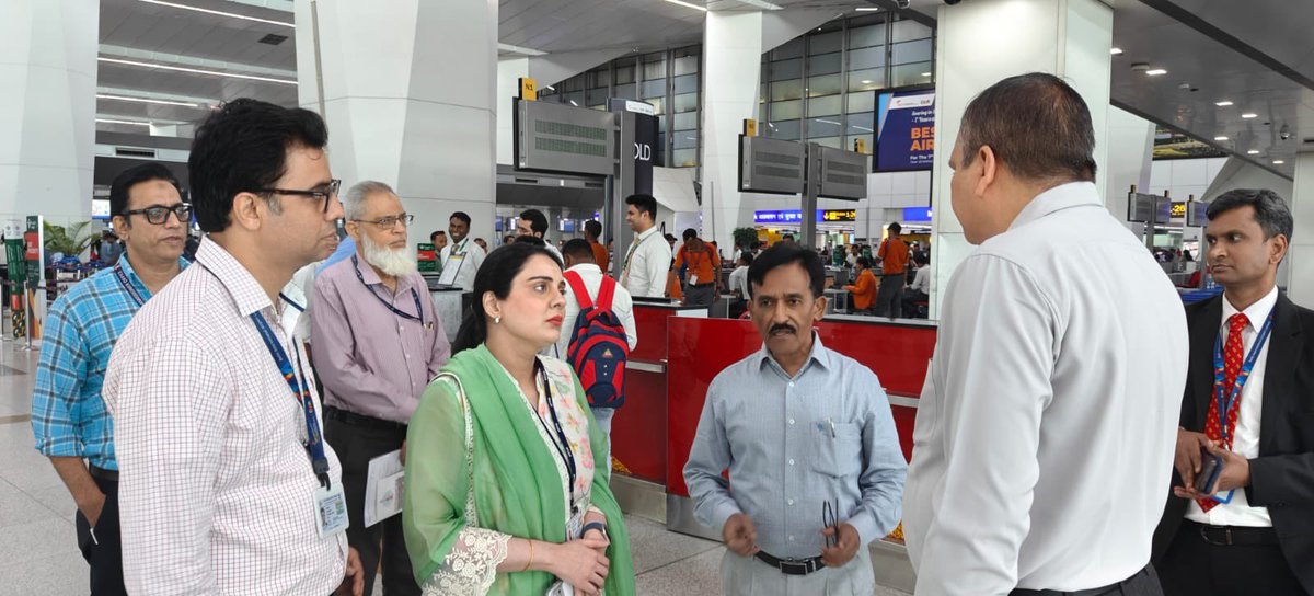 आज हज 2026 की तैयारियों को लेकर इंदिरा गांधी अंतरराष्ट्रीय एयरपोर्ट T3 पर दिल्ली स्टेट हज कमेटी की चेयरपर्सन <a href="/Kausarjahan213/">Kausar Jahan</a> जी ने अधिकारियों के साथ व्यवस्थाओं का निरीक्षण किया।

<a href="/KirenRijiju/">Kiren Rijiju</a> <a href="/narendramodi/">Narendra Modi</a> <a href="/haj_committee/">Haj Committee of India</a> <a href="/MOMAIndia/">Ministry of Minority Affairs</a>