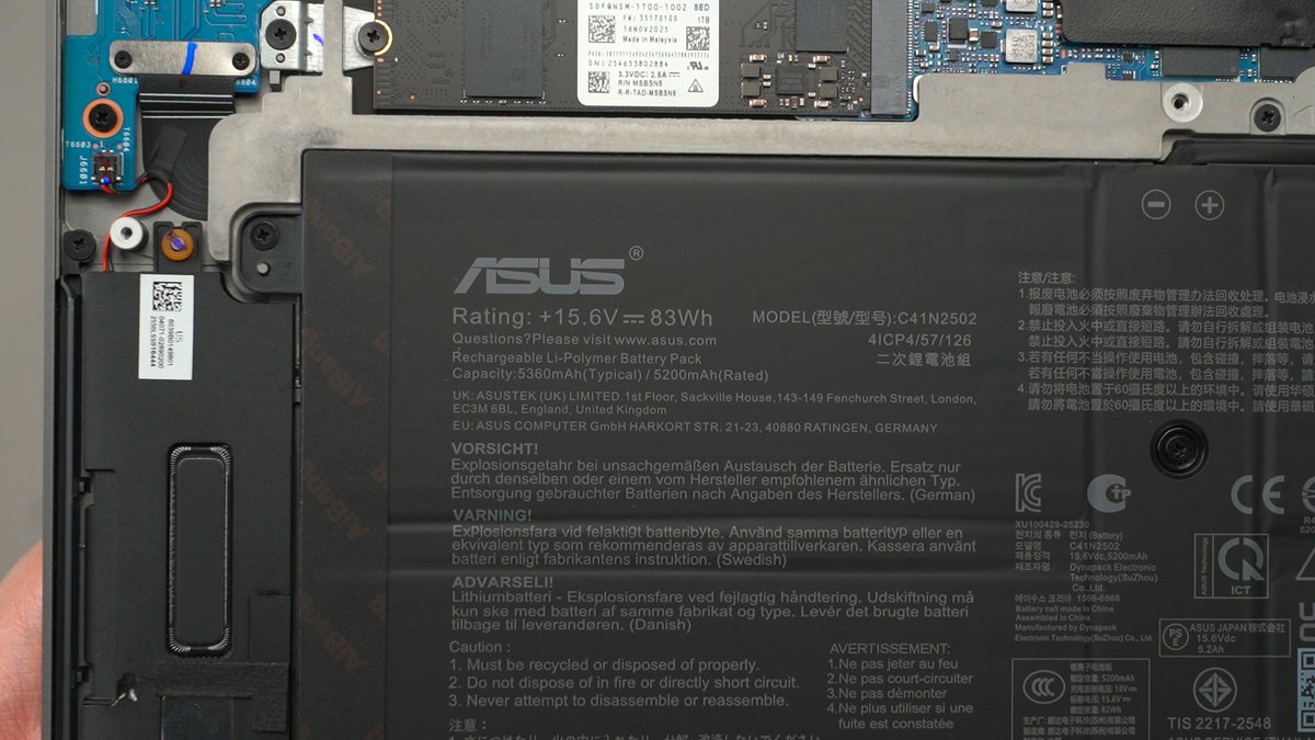 NasiLemakTech's tweet image. One of the prime reasons why mAh is stupid when it comes to battery capacity measurement.

Whoever thinks a phone's 7,000mAh battery is better than this laptop's 5,360mAh battery needs to be sent to a mental hospital.

ALWAYS use Wh.