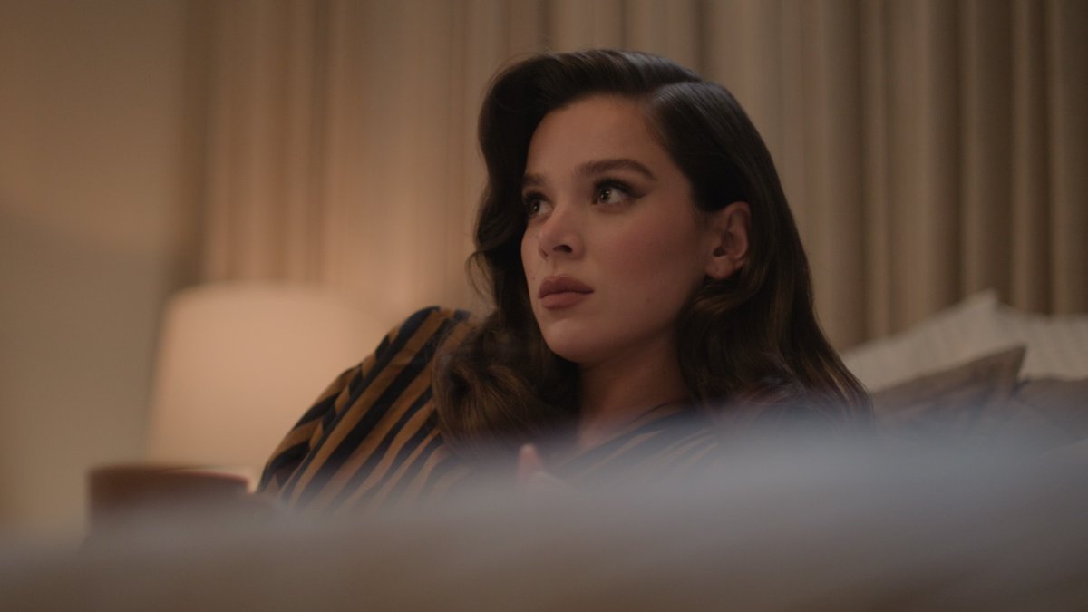 Hailee Steinfeld Daily tweet media