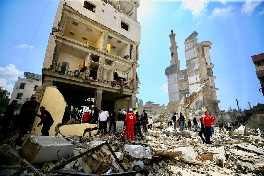 XHNews's tweet image. Latest on #MiddleEast tensions:
- #US Vice President JD Vance expects Iran talks to be positive
- #Hezbollah hits #Israeli naval base in Ashdod amid ongoing tensions
- #Pakistani, #French FMs express concern over ceasefire violations in #Lebanon
- #Kuwait condemns drone attacks