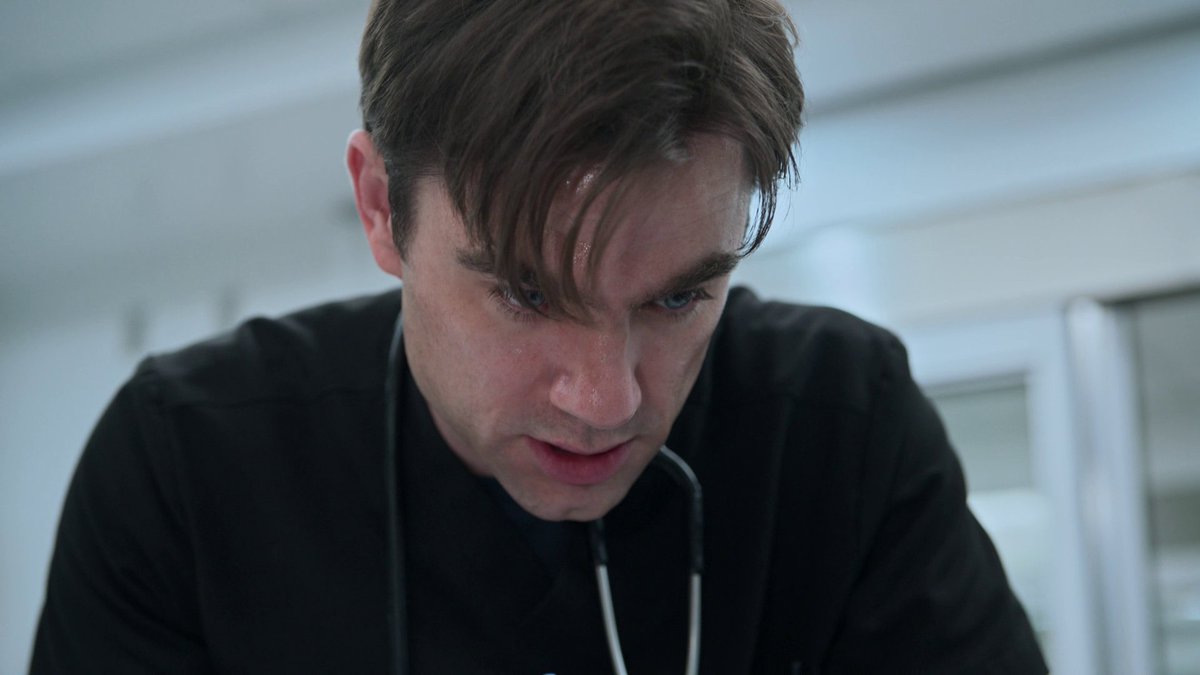 LoonieLunas's tweet image. i'm sorry but it's so goddamn funny that in season one mel notices that langdon sweats a lot after knowing him for only 6 hours and then sure enough this season bro is sweating like a hog the moment he gets stressed. like that's real #romance baby