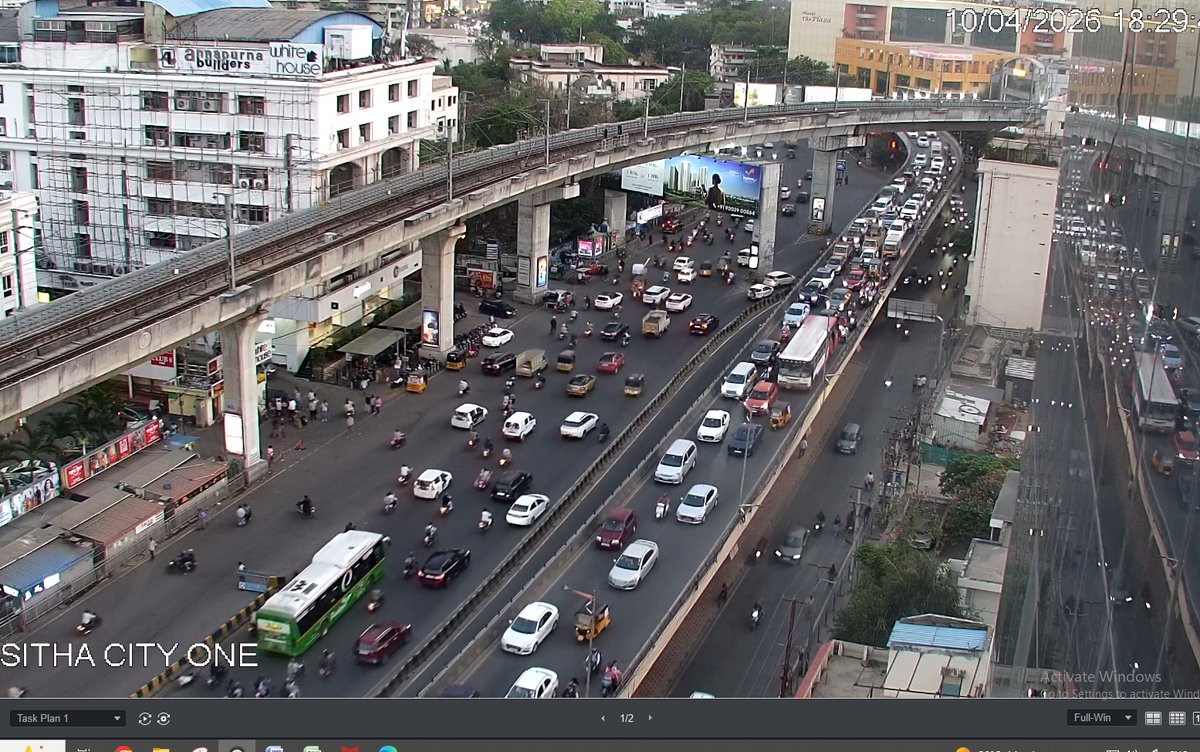 HYDTP's tweet image. #HYDTPinfo
📢 Traffic Alert
Vehicle breakdown on Begumpet flyover.
Traffic slow from Praja Bhavan side towards Begumpet Metro. Avoid the stretch if possible.

#TrafficAlert #VehicleBreakdown #TrafficUpdate
