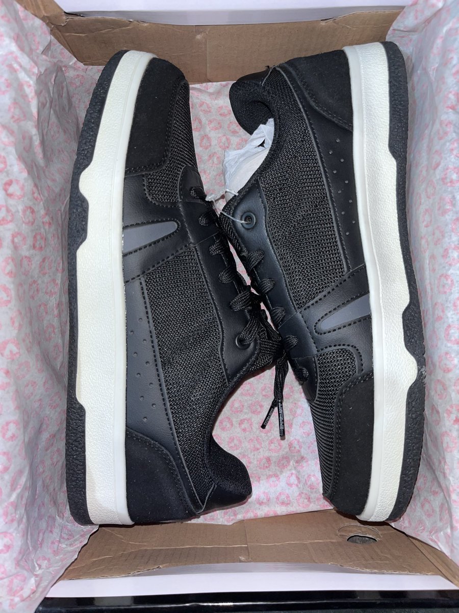 widyya_1's tweet photo. wts airwalk cole men’s size 41, dijual krn salah size 180k ajaa https://t.co/VMdrmDFhDo