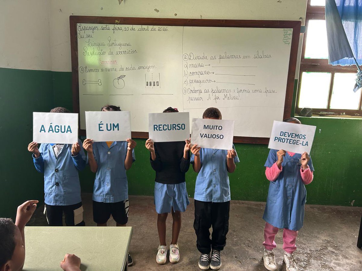 Continua a Xa Edição do programa de formação ambiental #EDUAQUA 
Hoje na Escola Nova de Espargos, com os alunos da 2a Classe do Ensino Básico 
#IlhadoSal #CaboVerde