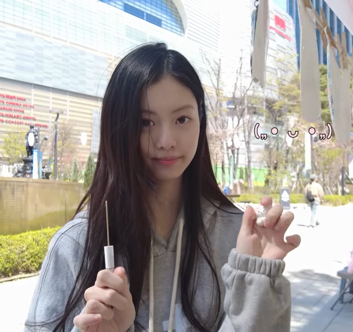 🤍🐰 10/04/26 🐰🤍

🌸 ” Vlog เที่ยวชมดอกซากุระ “ 🌸

การัมกับ Vlog เที่ยวชมดอกซากุระ ณ สวนสาธารณะทะเลสาบซอกโชน 🌸 การัมสดใสขึ้นเยอะเลย 

📍 youtu.be/dZ3HnE21la4?si…

ทุกคนอย่าลืมไปกดติดตามการัมกันด้วยน้า~ 🤍🐰

#คิมการัม #kimgaram #김가람
#การัม #garam #가라