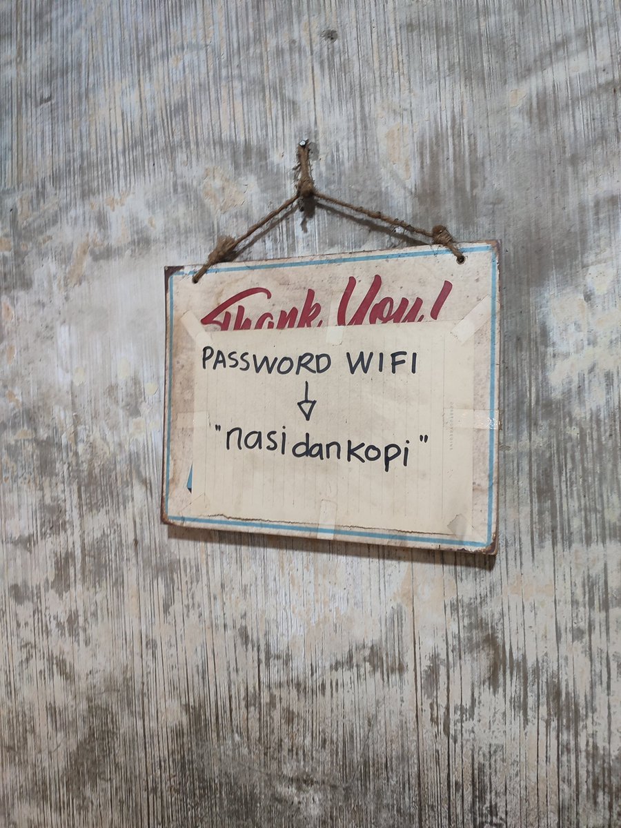 RatnoAkaBemz's tweet image. selalu ada tempat sederhana tapi nyaman di kecamatan Genteng - Banyuwangi ini 😊 
#warkop #kopi #banyuwangi