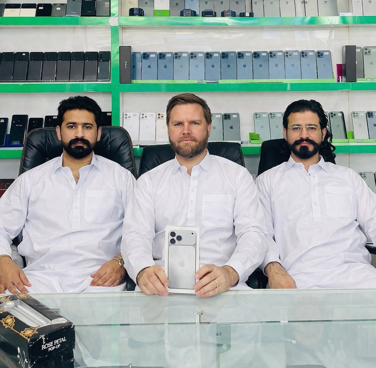 Hamza Farooq tweet media