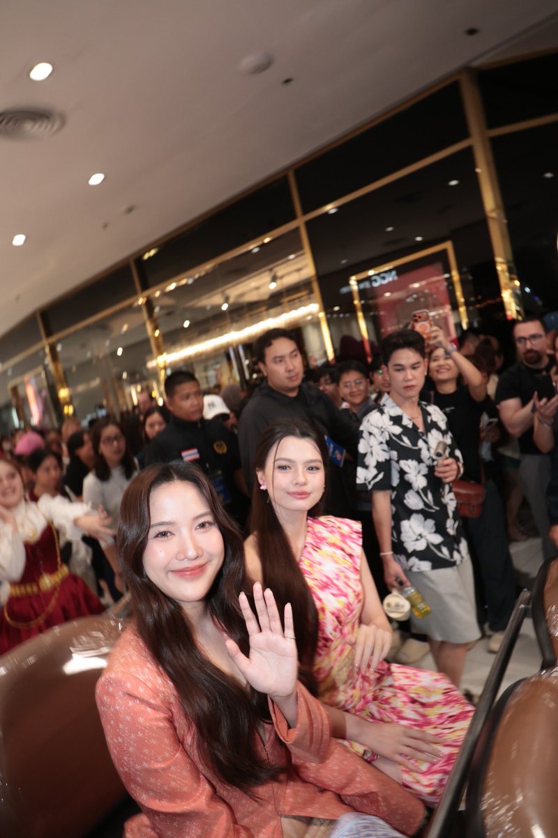 centralwOrld tweet media