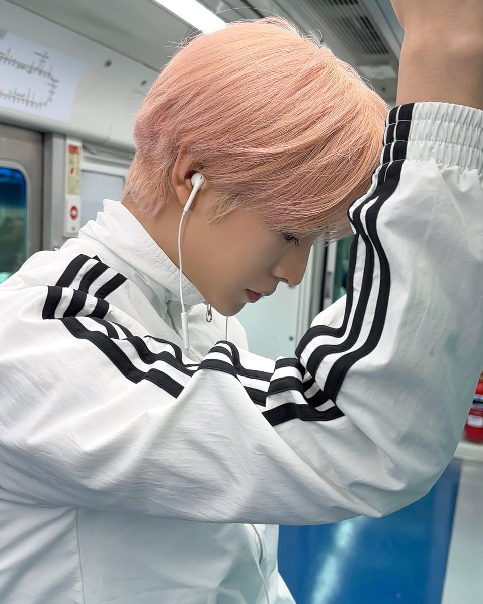 ⩌⩊⩌ tweet media