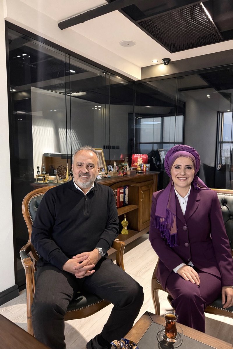 avukathicran's tweet photo. Siyasetin  bana kazandırdığı en kıymetli insanlardan biri.

Samimiyetinde duruluk, doğallığında içtenlik, vefasında ise unutulmaya yüz tutmuş insanlık  hali var.

Bugün kendisini misafir etmek, sadece bir ziyaret değil; aynı zamanda hatırın ve dostluğun hâlâ var olduğunu görmekti https://t.co/zVKUIfxWpm