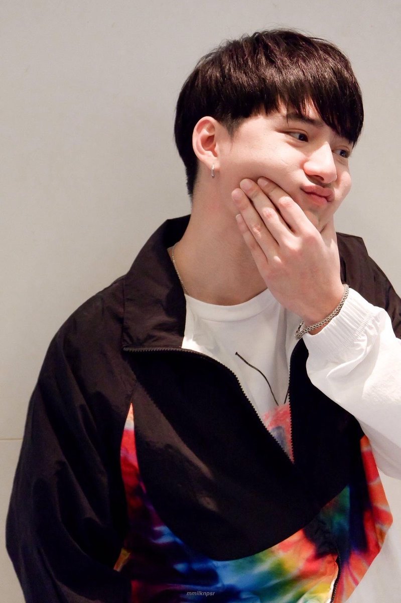 KZHRKRMKS tweet media