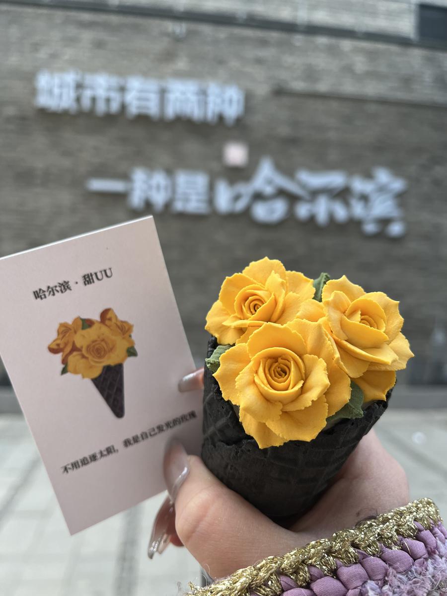 ChinaDaily's tweet image. #TasteOfChina At the Chinese-Baroque Historic and Cultural Block in Harbin, Heilongjiang province, a hand-crafted lilac-decorated #icecream has recently caught the attention of locals and tourists. #travel #ChinaBound bit.ly/4cyU10C

Turn China stories into journeys.