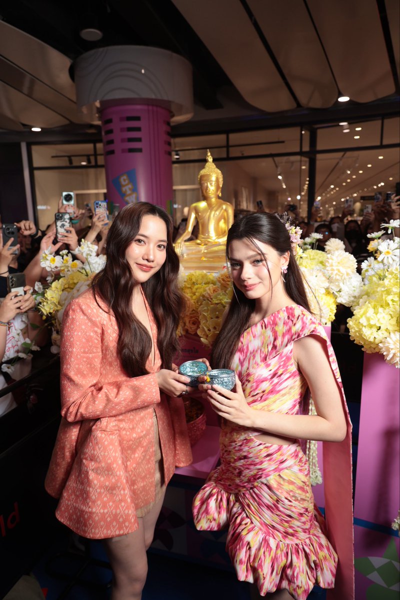 centralwOrld tweet media