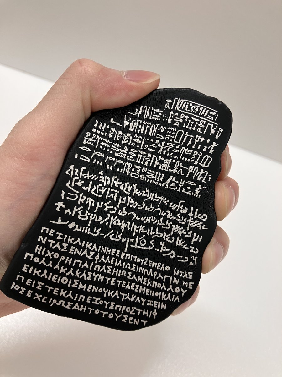 丸善丸の内本店 tweet media