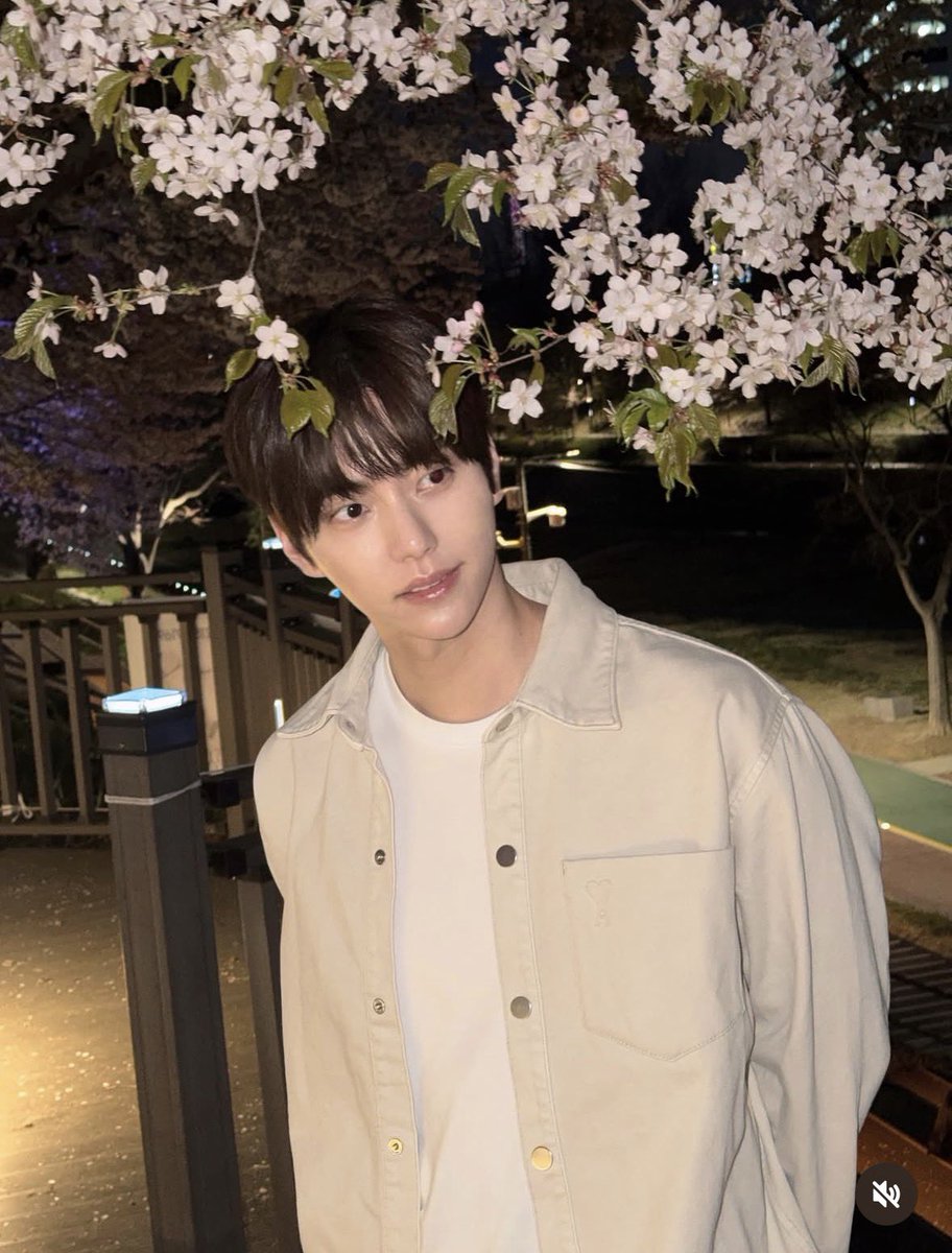 hyungyuESTJ's tweet photo. Jung Hyungyu updates today!!
He looks so handsome as always 🥰🫶🏻
🔗: https://t.co/JrBLmn3tiG
#JungHyungyu #정현규 #현규 #TheDevilsPlan2 #TransitLove2 https://t.co/GFxySrIZQo
