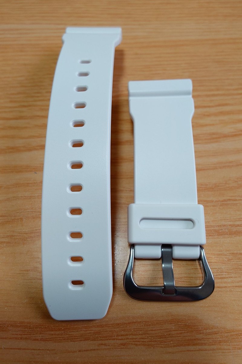 iorin___5's tweet image. 夏Gキターーー🤭
GBM-2100A-1A2JFです。
初のシルバーアナデジ。からのアイスブルー文字盤🩵
キレイ過ぎる💮
からのホワイトバンドも到着。
表面はフラットなタイプです👍
早速交換。うーん夏ですなwww
明日はコイツ着けて又花見行こっと🌸
#Gショック　#GSHOCK　#CASIO
#カシオーク