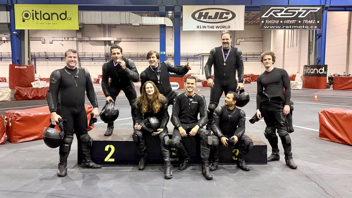 collibra's tweet image. We’ve been trading our desks for some serious IRL connection lately, and the photo evidence is in. 

We're not just about data. We cheer from the hockey stands, race for the fastest lap, and eat delicious snacks, together. 💚🧇🏒

#OneCollibra #Collibra #DataCommunity