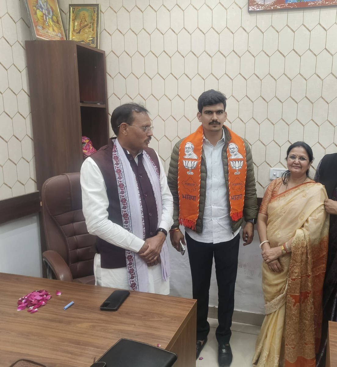 भारतीय जनता युवा मोर्चा, राजस्थान के प्रदेश अध्यक्ष श्री शंकर गोरा जी को जन्मदिवस की हार्दिक बधाई एवं शुभकामनाएँ।
ईश्वर से प्रार्थना है कि आपको उत्तम स्वास्थ्य, दीर्घायु एवं निरंतर सफलता प्रदान करें। आपका नेतृत्व सदैव समाज और संगठन को नई ऊँचाइयों तक ले जाए।

Shankar Gora