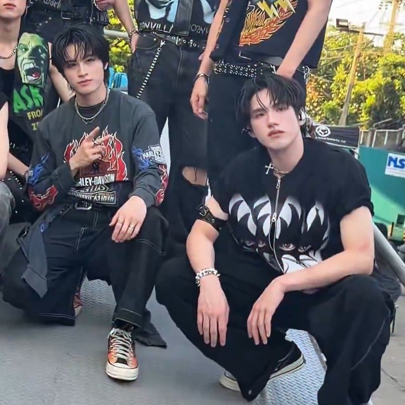 𐙚 masky tweet media