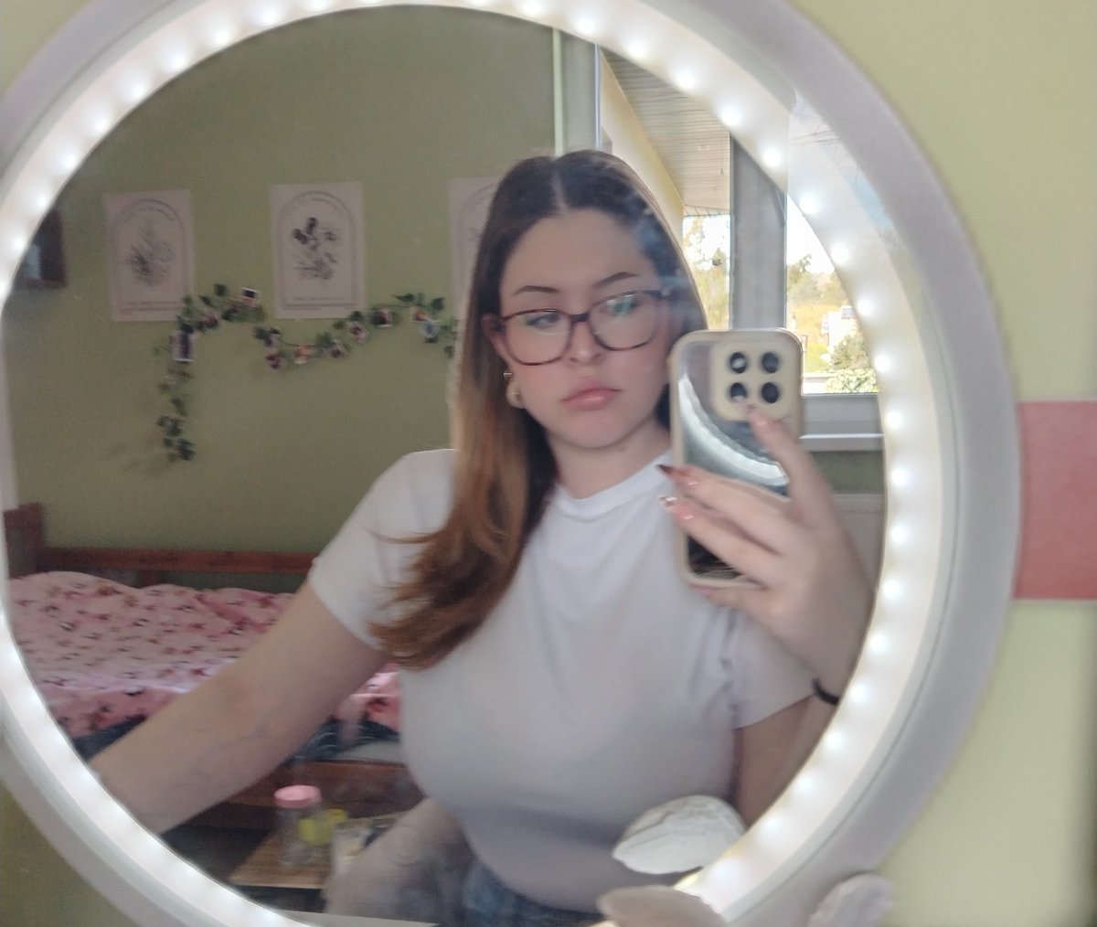 zoespjorants's tweet image. I might die today but I genuinely never looked better so its #lowkey okay