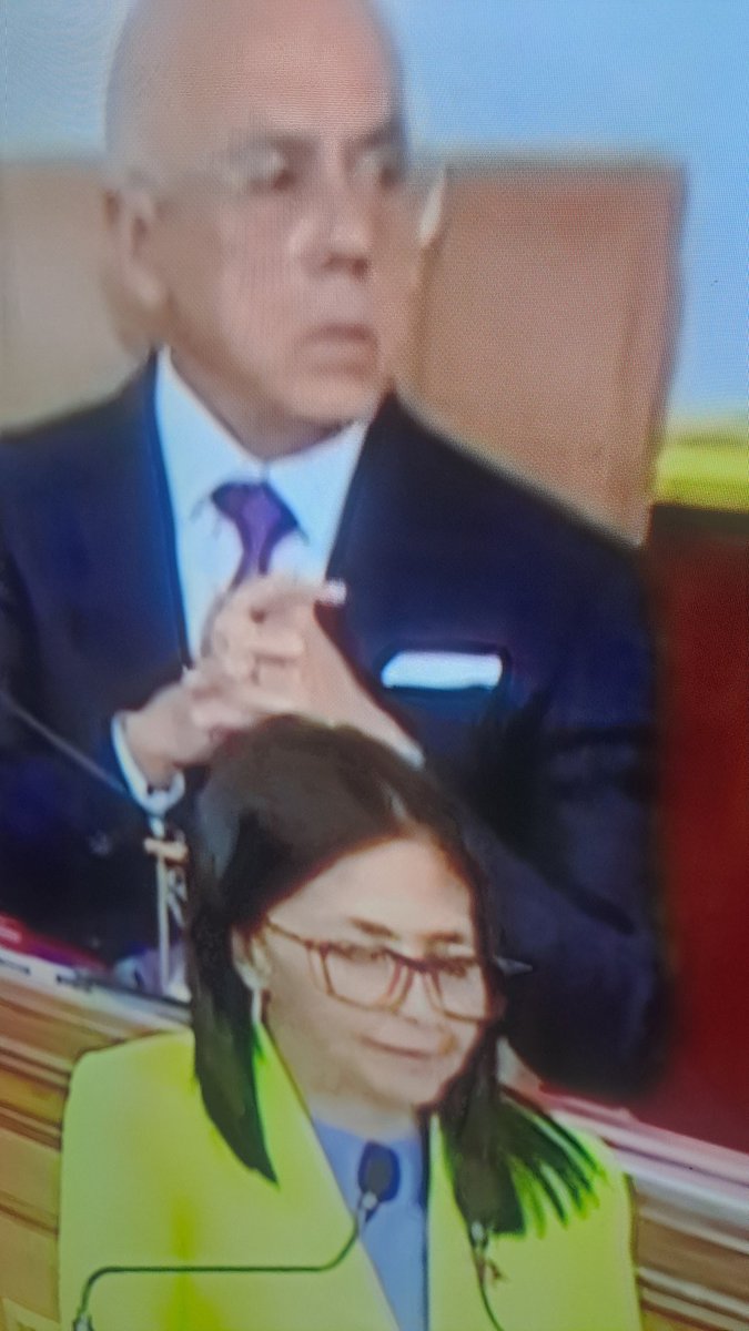 Los malditos del Regimen . ahora no de visten de rojo . cambiaron  su ropa para camuflejarse entre el pueblo como hace el camaleón ratas rojas llamamos  una vez mas   al pueblo  q los ubiques. muchos los vimos en las iglesias en semana santa. vestido de angelito  <a href="/MariaCorinaYA/">María Corina Machado</a>
