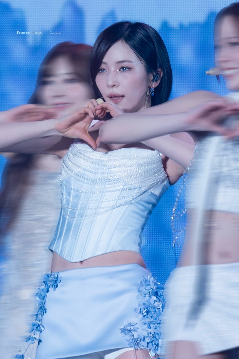 Princess dress tweet media