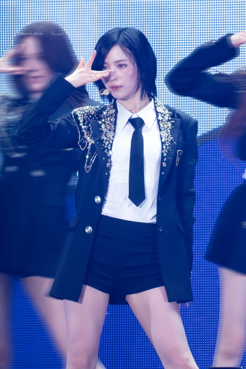 Princess dress tweet media