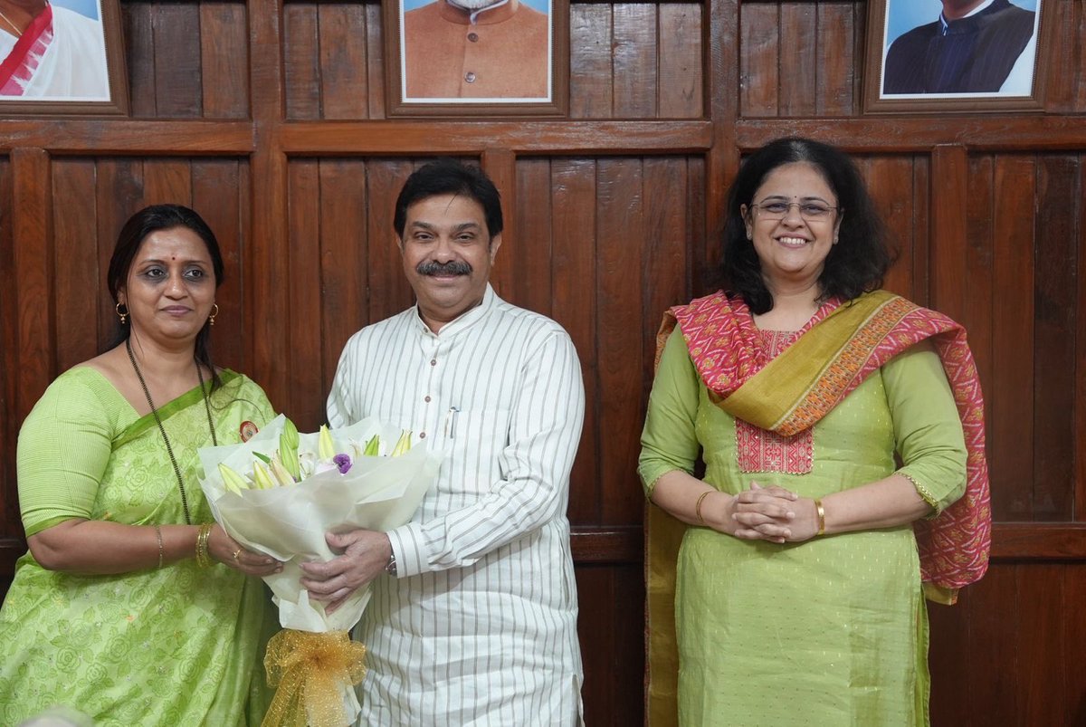 PrasadLadInd's tweet image. .@mybmc शिक्षण विभागाच्या कार्यालयास भेट देऊन समितीच्या अध्यक्षा @RajeshreeAtWork यांचे अभिनंदन करून, शुभेच्छा दिल्या.
महापालिका शाळांमधील पायाभूत सुविधा तसेच विद्यार्थ्यांच्या सर्वांगीण विकासासाठी राबविण्यात येणाऱ्या विविध उपक्रमांवर यावेळी चर्चा केली.
#BMC #Mumbai #PrasadLad