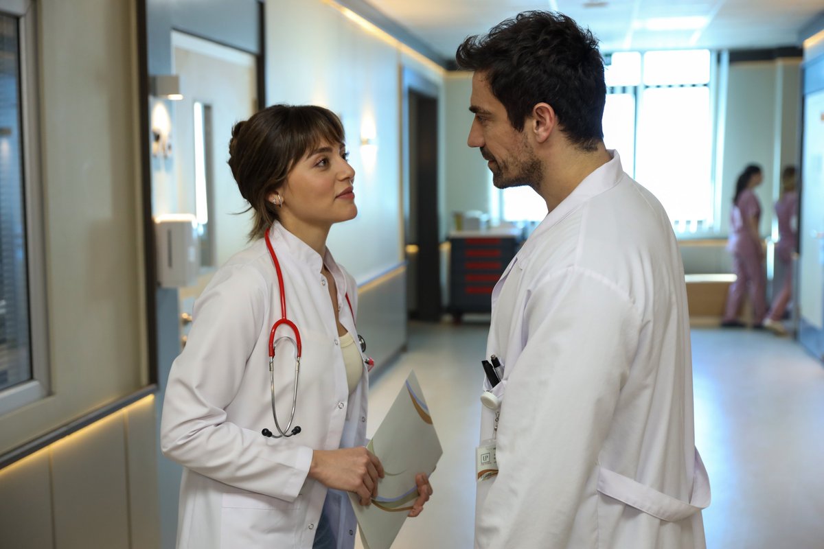 nowtvturkiye's tweet photo. Yeni bölümden ilk kareler. 🩵 #DoktorBaşkaHayatta Pazar 20.00’de NOW’da. @doktordizi https://t.co/OCsL7DrlSt
