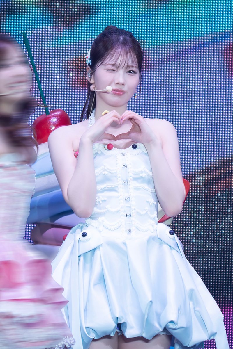 Princess dress tweet media