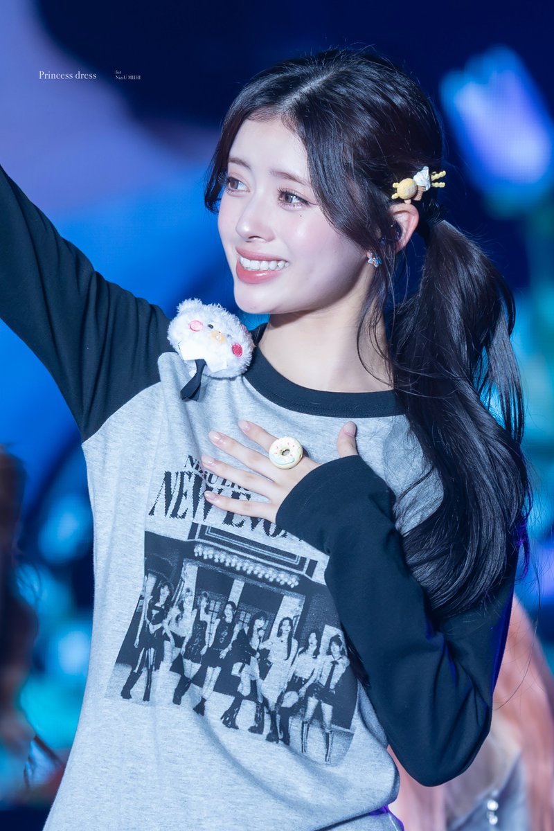 Princess dress tweet media