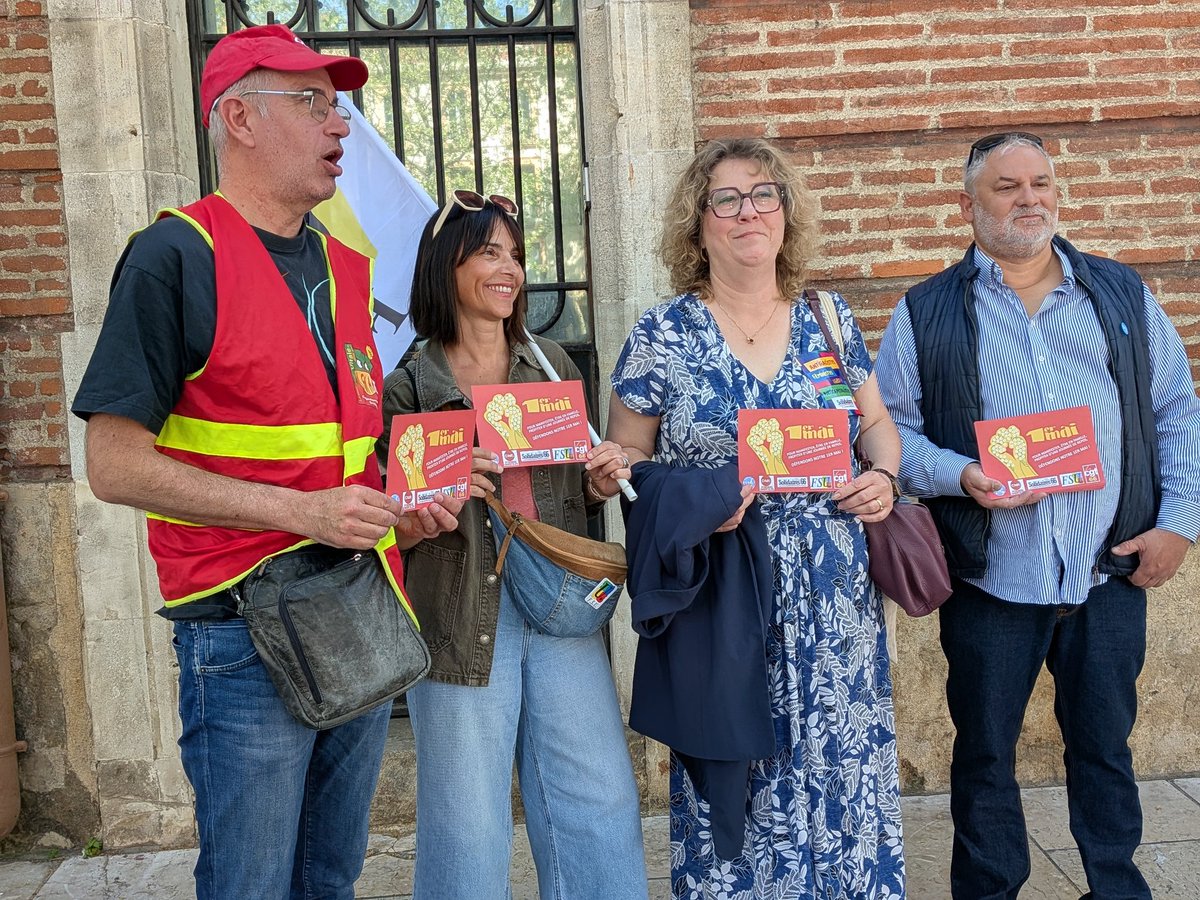 francisdaspe's tweet photo. La France Insoumise présente ce midi devant la Préfecture de Perpignan à l'appel de l'Intersyndicale pour s'opposer au travail le 1 Mai, journée internationale de lutte pour les droits des travailleurs. https://t.co/NhQXQITziR