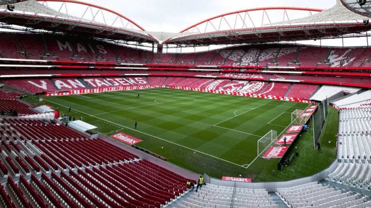 SLBFrance's tweet photo. 📊 Le Benfica affiche 29 M€ de bénéfices au semestre, en baisse de 5,6 M€. Impact du MEP, du football féminin et des coûts électoraux.
💸 Élections de : 3,2 M€. Revenus en hausse mais transferts clés. Dette à 204 M€, stable.
#Comptes #Benfica #BenficaSAD https://t.co/jNO8z4NJdM