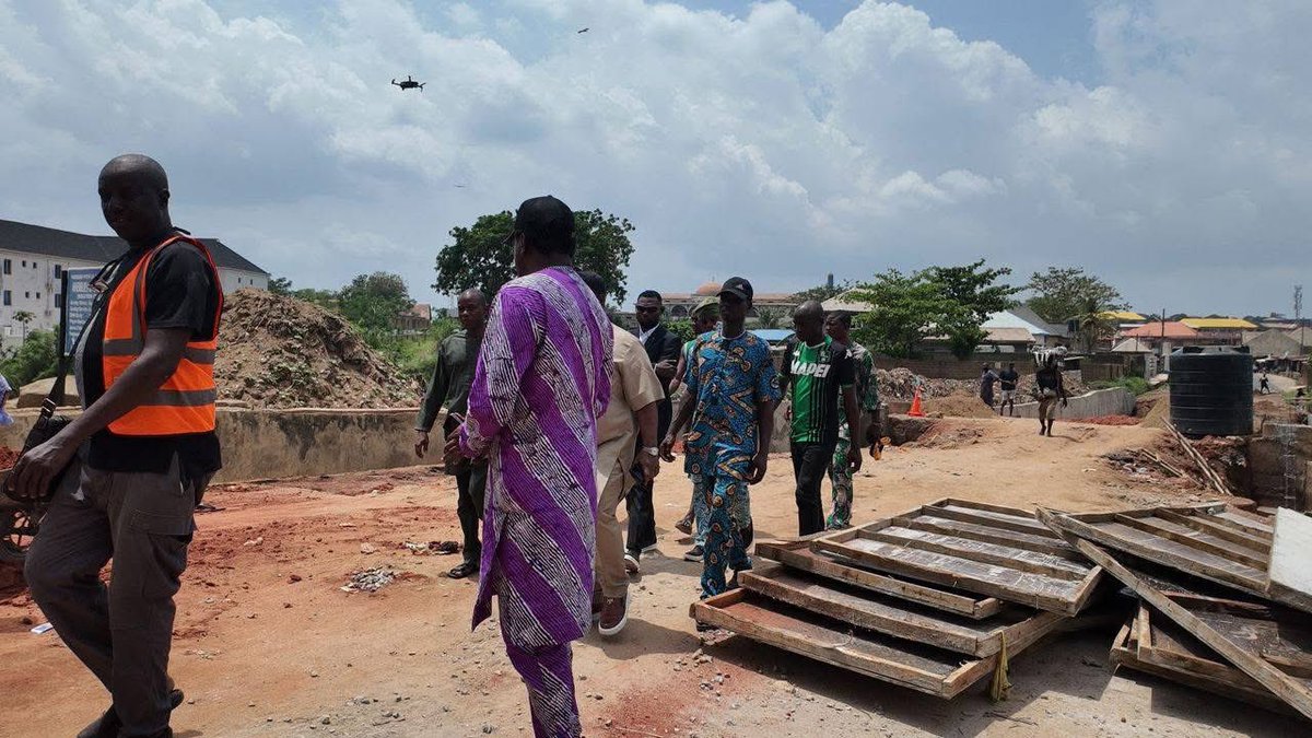 Man of Letters. tweet media