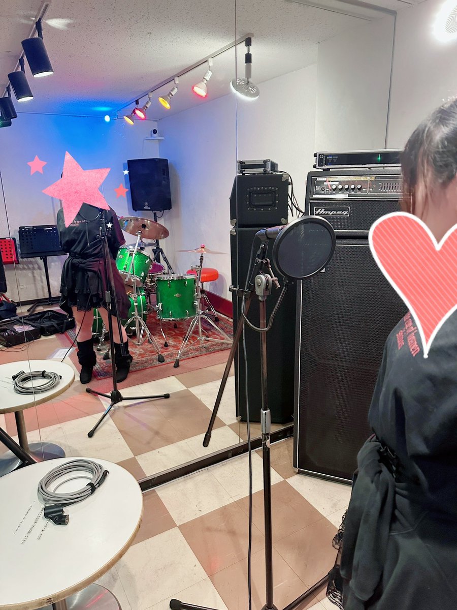 AM_Lapislazuli's tweet photo. プロデューサーめたどんさんと瑠璃
えなさんと幽華ちゃんに見守ってもらいながらレコしてきました🎤 https://t.co/ODpALhO0mm
