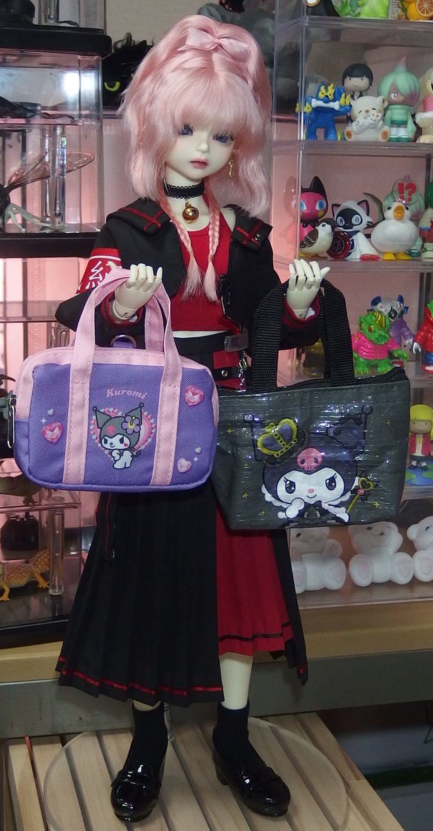 #4月になったのでフォロワーさんに自己紹介しようぜ

いきもの大図鑑をはじめとする生物フィギュアが好きで
新しい仲間も加わりサボテンを育てながら4コマ投稿しています！
クロミ推しのスケバンZuzanaの姉貴もヨロシク！
ララ「森の中のくまさんは来月の登場になりました！」