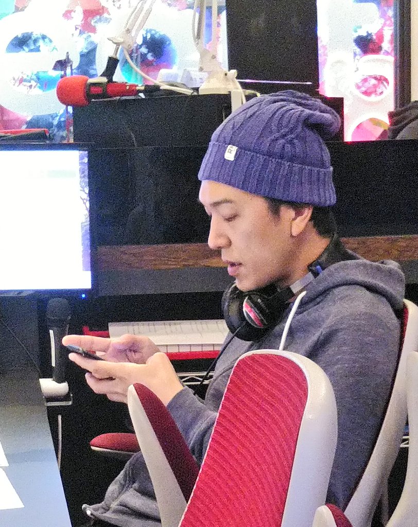 J61Jd27PTf4201's tweet image. 晃司さん、お疲れ様でした。
やはり2時間では物足りない感じがします。
三味線の生演奏はとても魅力的、ニューカマーもたっぷりだし、音楽論もしっかり話してくれるのですが、もう少し楽しみたいです。
欲張り？
#山口晃司
#世界最速の三味線奏者
#breakers810