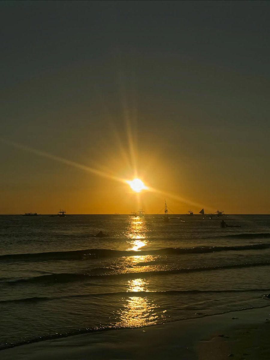 041026 • <a href="/bellemariano02/">Belle Mariano</a>'s IG POST UPDATE! 

"By the shore 🌴🤍" 

#BelleMariano 
#DonBelle | #DONBELLEmpire